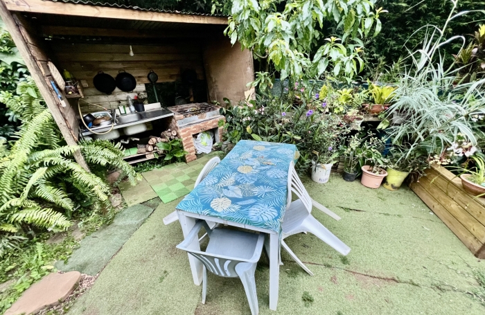 PETITE ILE 97429 - MAISON F5 LUMINEUSE - A ETAGE - VASTE TERRAIN - AU CALME