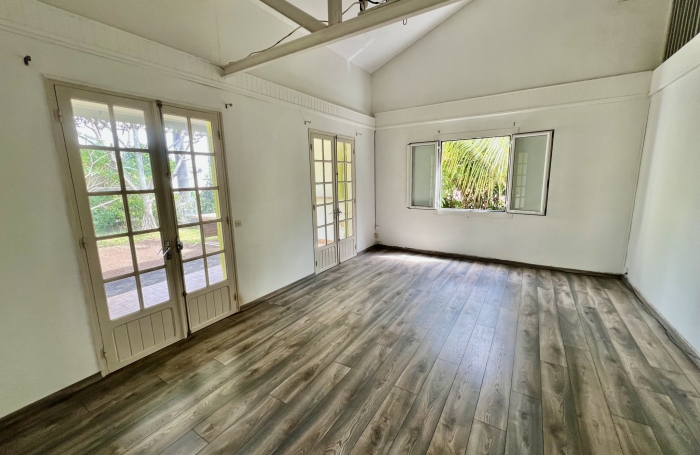 ENTRE DEUX 97414 - VILLA FONCTIONNELLE + BUNGALOW - VASTE TERRAIN ARBORE - CADRE VERDOYANT