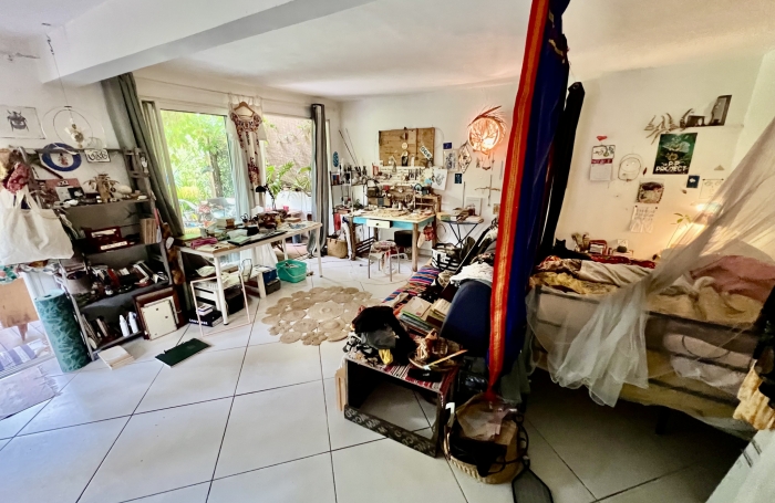 ENTRE DEUX 97414 - VILLA FONCTIONNELLE + BUNGALOW - VASTE TERRAIN ARBORE - CADRE VERDOYANT