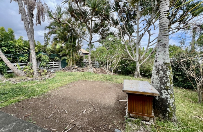 ENTRE DEUX 97414 - VILLA FONCTIONNELLE + BUNGALOW - VASTE TERRAIN ARBORE - CADRE VERDOYANT