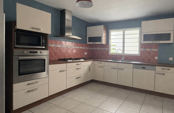 Maison avec terrasse &agrave; acheter &agrave; Sainte-Suzanne