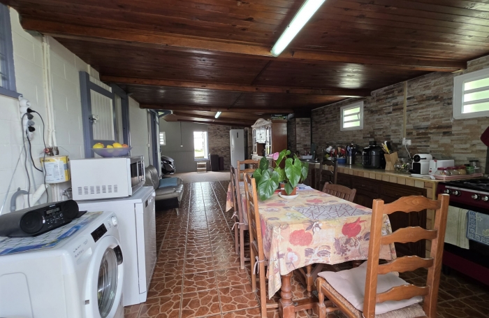 SAINT JOSEPH 97480 - MAISON ENTRETENUE - LUMINEUSE - PLAIN PIED - TERRAIN PLAT - PROCHE COMMODITES