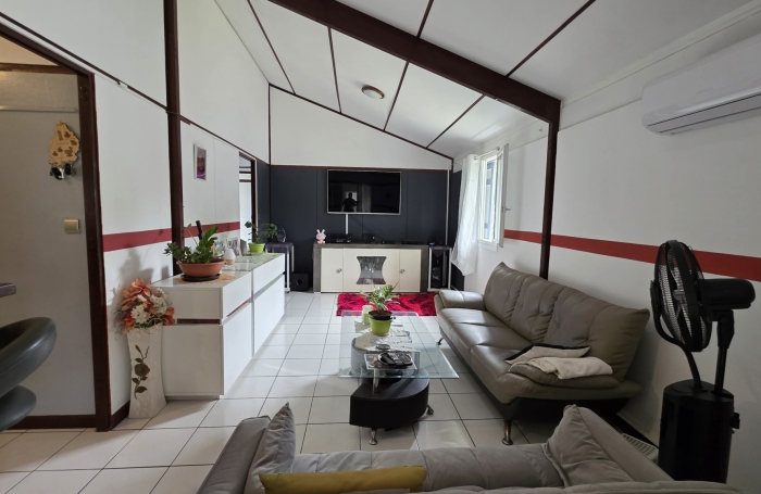 SAINT JOSEPH 97480 - MAISON ENTRETENUE - LUMINEUSE - PLAIN PIED - TERRAIN PLAT - PROCHE COMMODITES