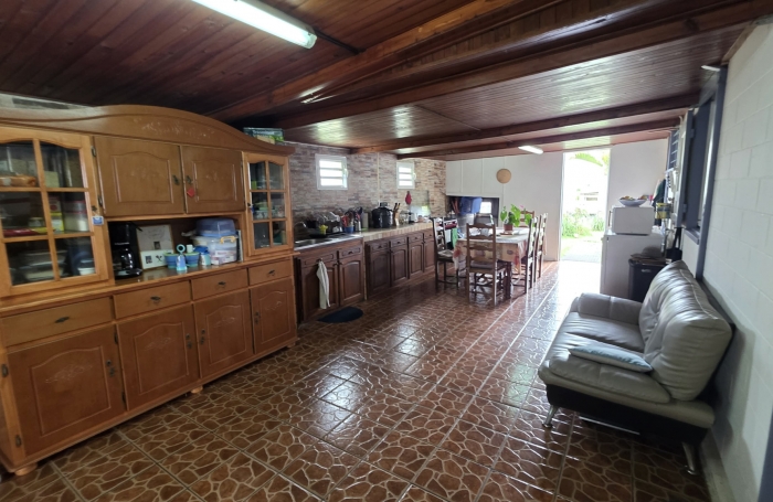 SAINT JOSEPH 97480 - MAISON ENTRETENUE - LUMINEUSE - PLAIN PIED - TERRAIN PLAT - PROCHE COMMODITES