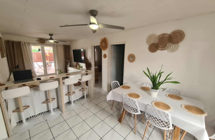 SAINT PHILIPPE 97442 - MAISON PARFAITEMENT ENTRETENUE - TERRASSE COUVERTE - QUARTIER FACILE D'ACCES