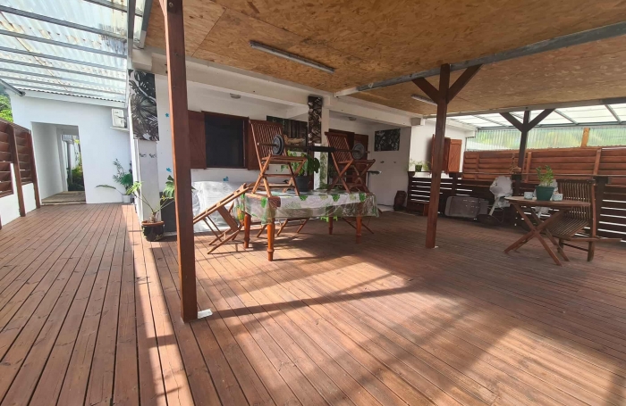 SAINT PHILIPPE 97442 - MAISON PARFAITEMENT ENTRETENUE - TERRASSE COUVERTE - QUARTIER FACILE D'ACCES