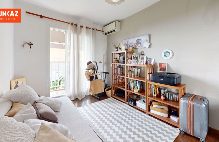 Vente Appartement 95.35m&sup2; 4 pi&egrave;ces Saint Gilles Les Hauts