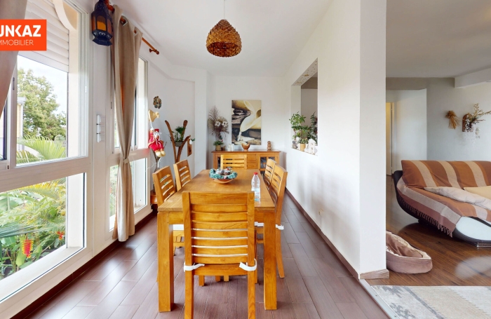 Vente Appartement 95.35m&sup2; 4 pi&egrave;ces Saint Gilles Les Hauts