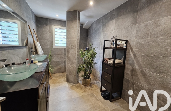 Vente Divers 141m&sup2; 5 pièces Saint Gilles les Bains