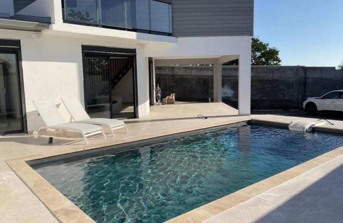 Vente Maison 122m&sup2; 5 pièces Saint Gilles les Bains