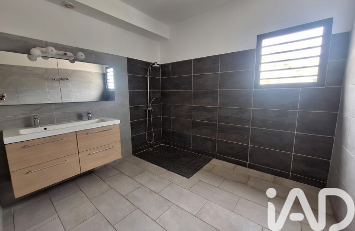 Vente Divers 200m&sup2; 7 pièces La Possession