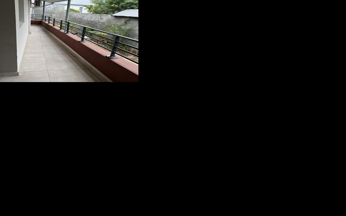 ST LEU CENTRE T2 BELLE TERRASSE