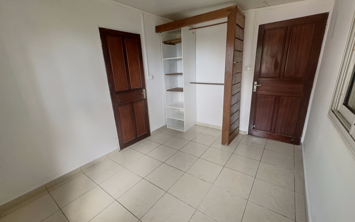 MAISON VILLE T3 AVEC PISCINE