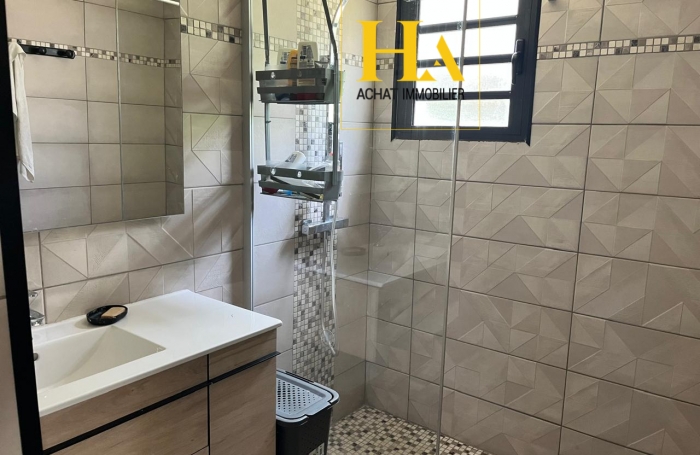 Vente Maison 106m&sup2; 5 pi&egrave;ces Saint Gilles Les Hauts