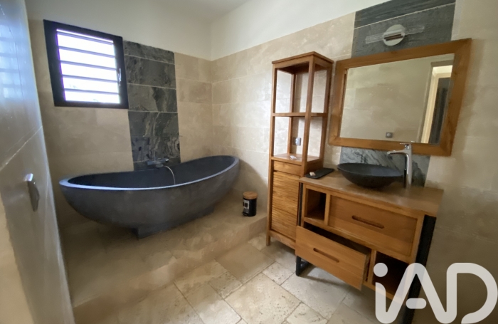 Location Divers 102m&sup2; 4 pièces Etang-Sale