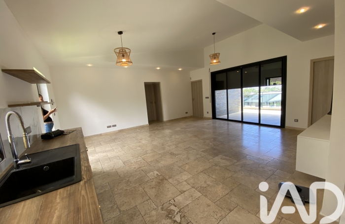 Location Divers 102m&sup2; 4 pièces Etang-Sale