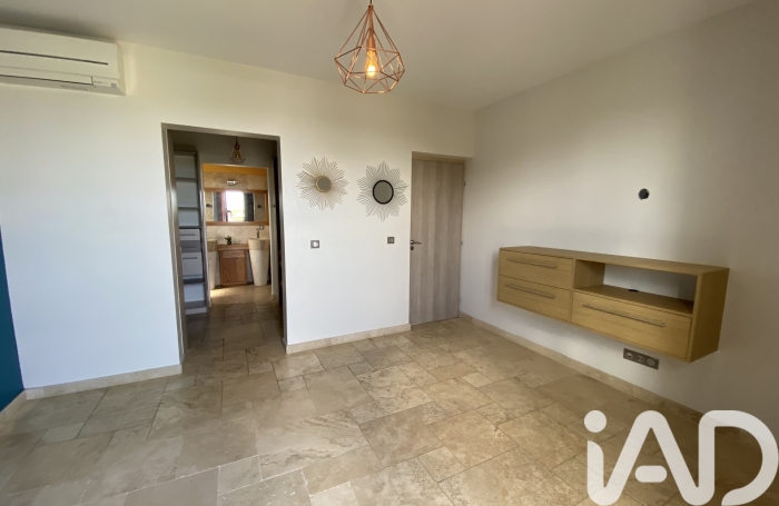 Location Divers 102m&sup2; 4 pièces Etang-Sale