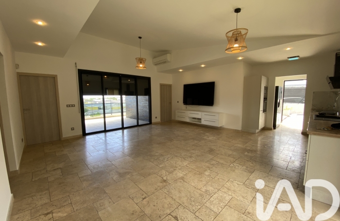 Location Divers 102m&sup2; 4 pièces Etang-Sale