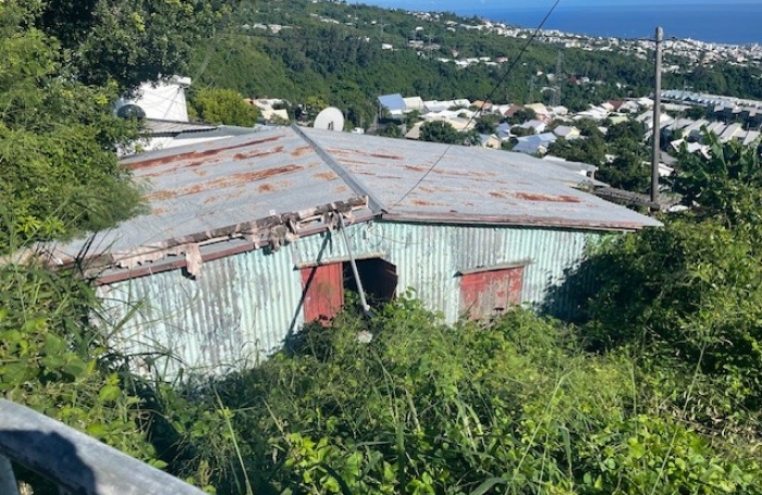 BEAU TERRAIN DE 820 M2 LA BRETAGNE SECTEUR BOIS ROUGE VUE MER MONTAGNE