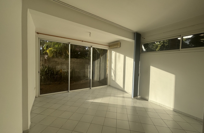 Location Local commercial 97430