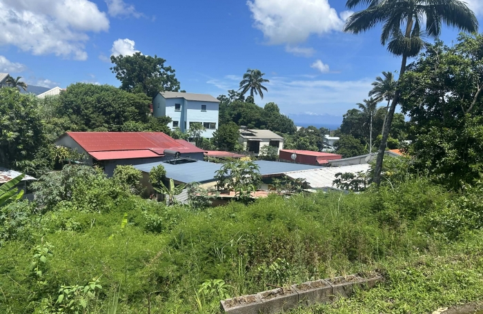 &Agrave; Sainte-Suzanne, terrain &agrave; b&acirc;tir de 480m2 &agrave; acheter