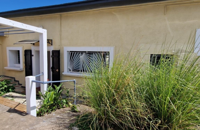 VILLA F4 MEUBLEE A PETITE ILE - VUE MER DISPONIBLE DE SUITE - A LOUER -