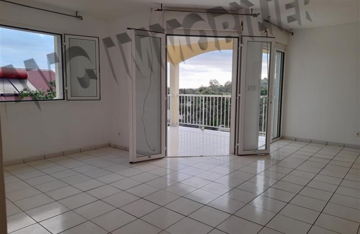 Vente Maison 100m&sup2; 4 pi&egrave;ces Rivi&egrave;re Saint Louis