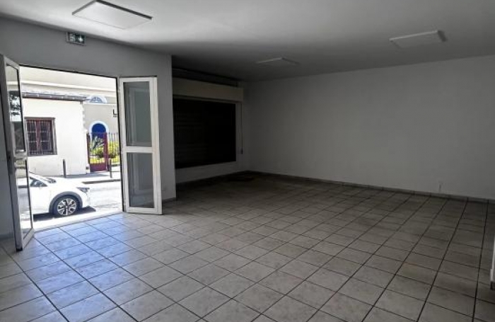 Location Bureaux 80m&sup2; 4 pièces Saint-Pierre