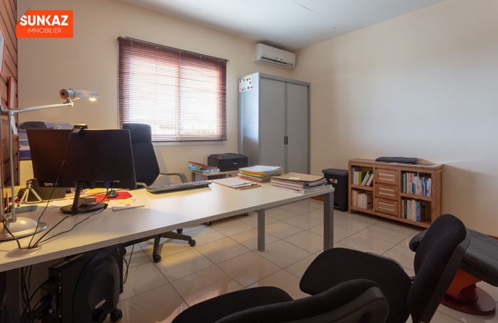 Location Local commercial 66m&sup2; 1 pi&egrave;ce Saint-Pierre