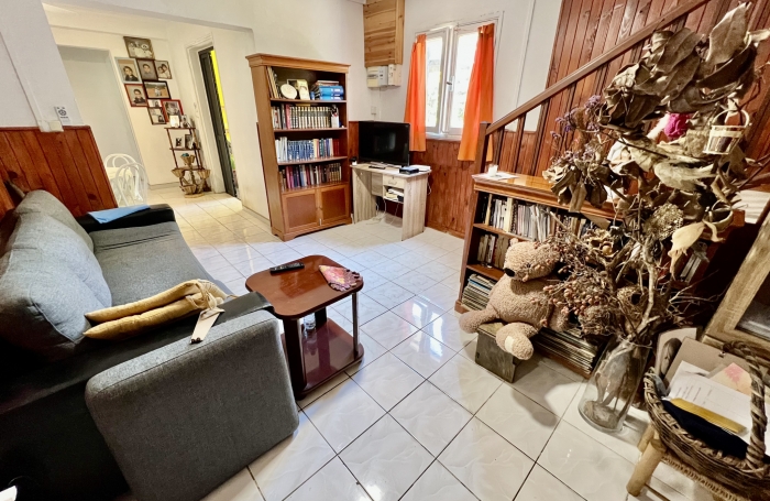 SAINT PHILIPPE 97442 - VILLA A ETAGE - BEAUX VOLUMES - PROCHE ECOLES ET COMMODITES