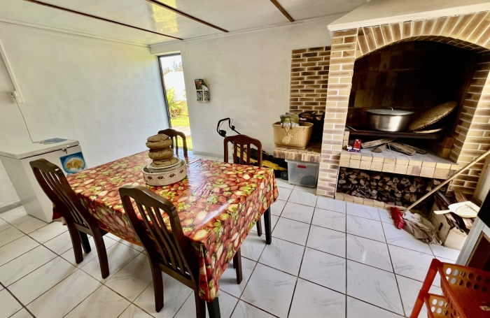 SAINT PHILIPPE 97442 - VILLA A ETAGE - BEAUX VOLUMES - PROCHE ECOLES ET COMMODITES