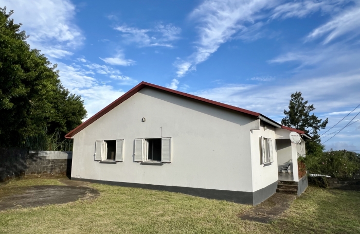 SAINT JOSEPH 97480 - VILLA DE PLAIN PIED - 3 CHAMBRES - LUMINEUSE - ENVIRONNEMENT PAISIBLE