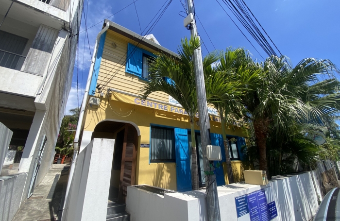 &Agrave; LOUER LOCAL - SAINT-PIERRE