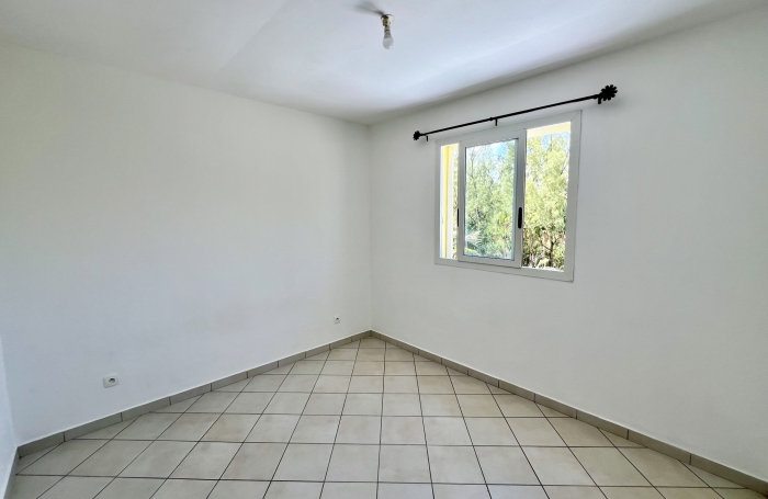 SAINT PHILIPPE 97442 - ENSEMBLE IMMOBILIER LUMINEUX ET FONCTIONNEL - SECTEUR RECHERCH&Eacute;