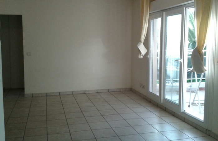 A LOUER T2 &Agrave; L'&Eacute;TANG SAL&Eacute;