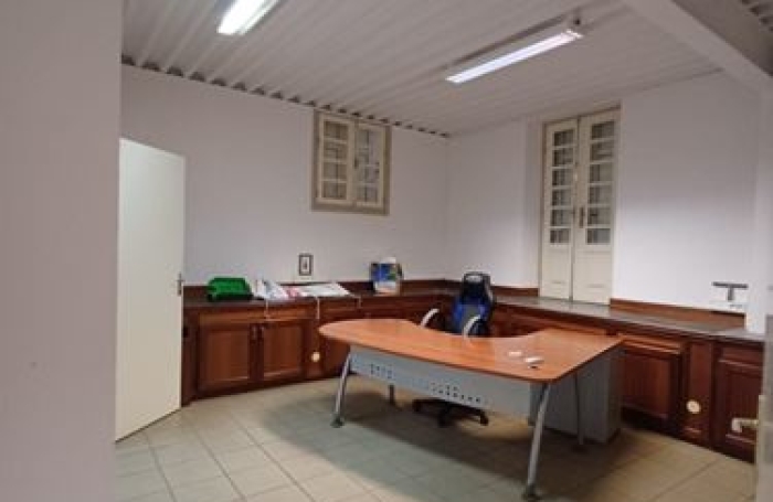 Local commercial 210m2 &agrave; St-Denis