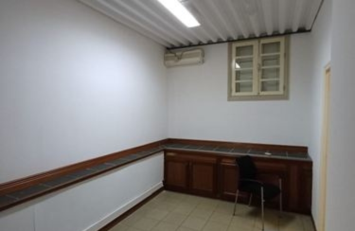 Local commercial 210m2 &agrave; St-Denis