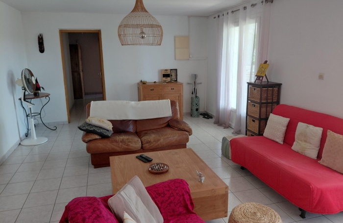 ST MARIE LA convenance maison F4  piscine , garage et atelier.