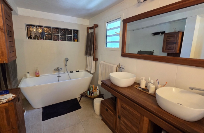 Vente Maison 112.64m&sup2; 6 pi&egrave;ces Saint Denis