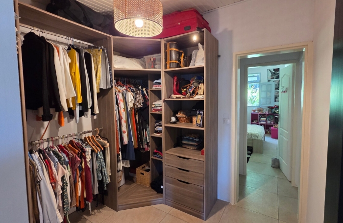 Vente Maison 112.64m&sup2; 6 pi&egrave;ces Saint Denis