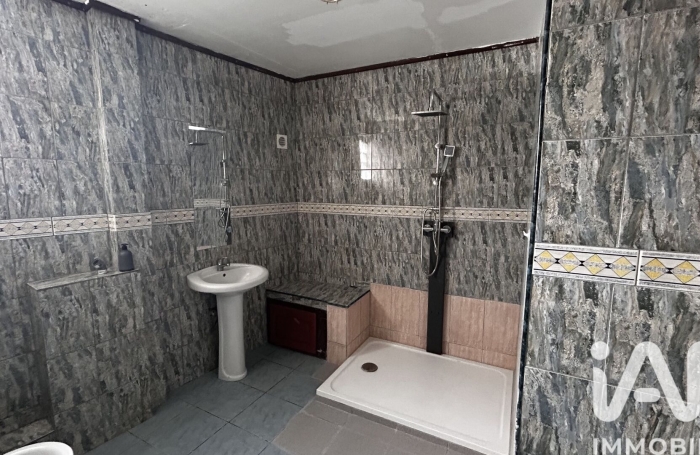 Vente Divers 336m&sup2; 14 pièces Le Tampon