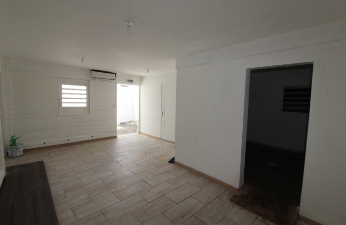 Location Local commercial 108.48m&sup2; 2 pi&egrave;ces Saint Denis