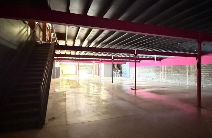 Entrep&ocirc;t ZI CHAUDRON de 600 m2 + 575 m2 mezzanine