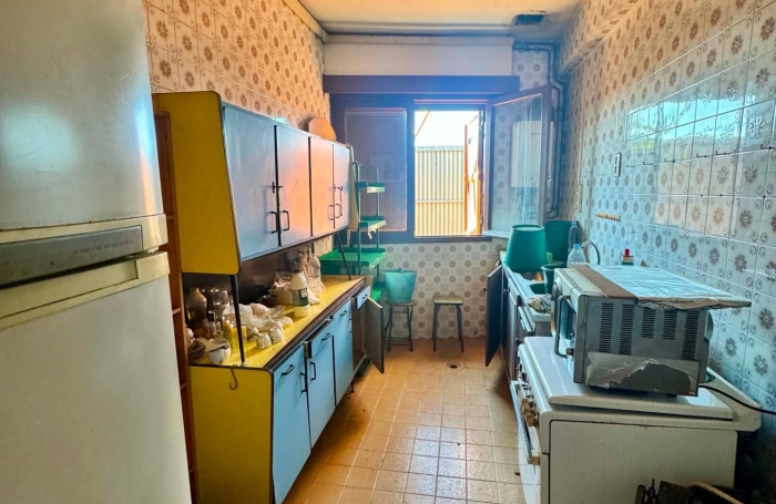 IMMEUBLE SUR PETIT ILE CENTRE VILLE  A RENOVER