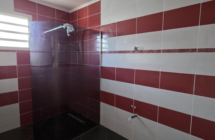 Location Local commercial 102m&sup2; 4 pièces Ravine des Cabris