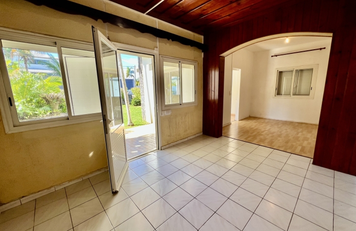 SAINT JOSEPH 97480 - MAISON DE PLAIN PIED - TYPE CREOLE - TERRAIN PLAT - PROCHE DES COMMODITES