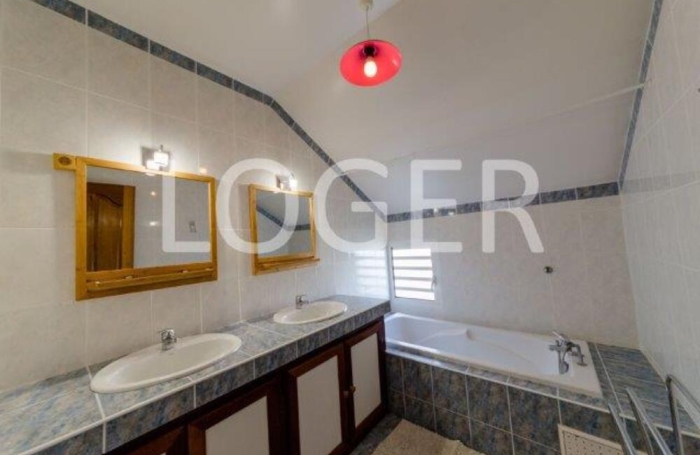 Location Maison 118m&sup2; 5 pi&egrave;ces La Possession