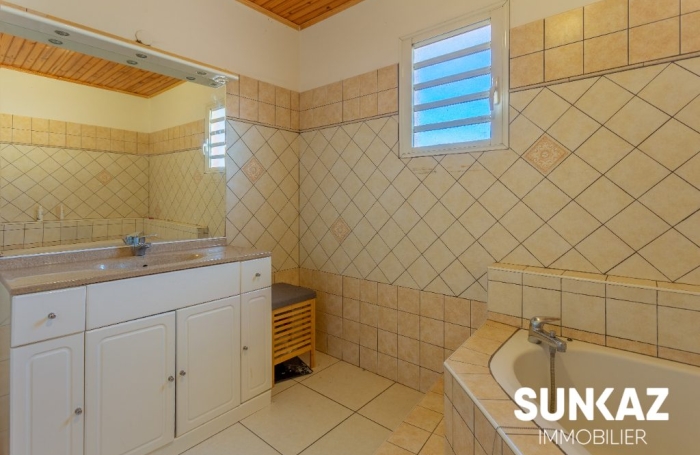 Location Maison 125.00m&sup2; 4 pièces Ravine des Cabris