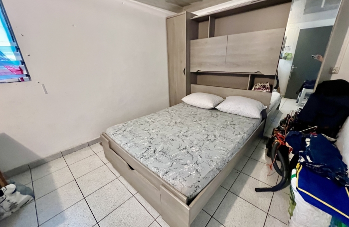 SAINT JOSEPH 97480 - ENSEMBLE IMMOBILIER BIEN SITU&Eacute; - GARAGE - TRAVAUX &Agrave; PR&Eacute;VOIR - VUE D&Eacute;GAG&Eacute;E