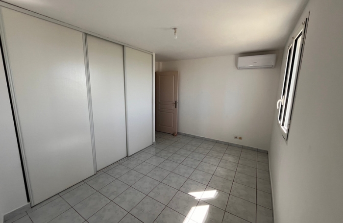 Vente Appartement 90m&sup2; 4 pièces Sainte Suzanne